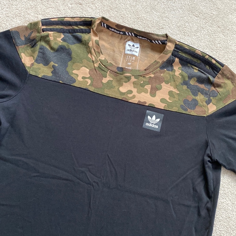 Adidas men’s medium T-shirt